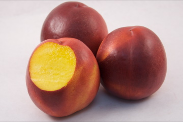 Nectarines, Yellow [VF 72, approx. 105 ct/cs, 1/2 cup,  25.0 lb(s), Fresno]